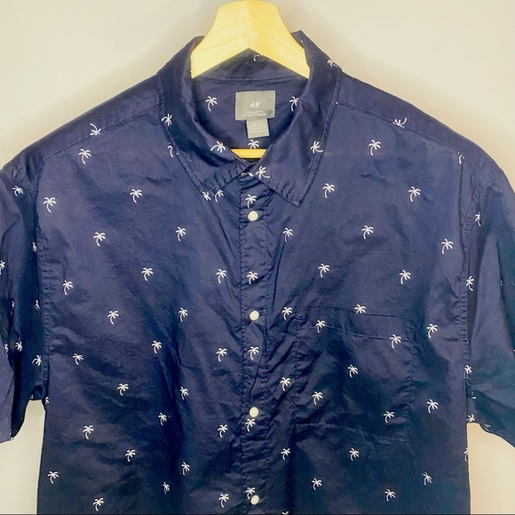 H&M Navy with Palm Trees Men's short sleeve button up shirt - Picture 4 of 7